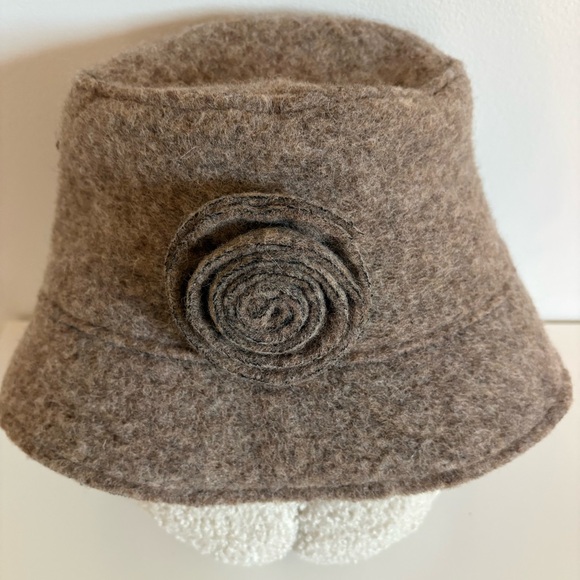 Max Mara Made in Italy Felted Wool Bucket Cloche Hat w/ Rosette – Size 57 - Picture 2 of 10